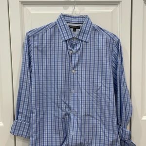 Banana republic non-iron tailored slim fit. Gently used. Medium.